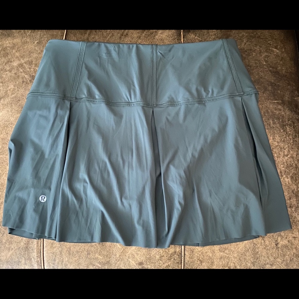 Lululemon ATHLETICA Tennis skort, Size 10 Tall